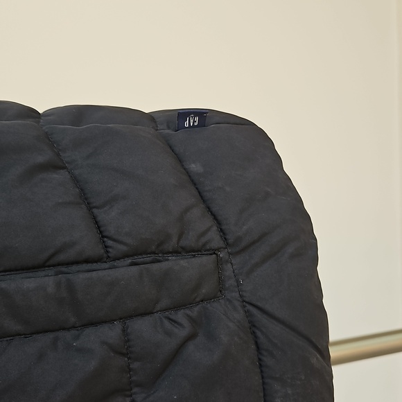 Gap Black Puffer Vest - Picture 4 of 5